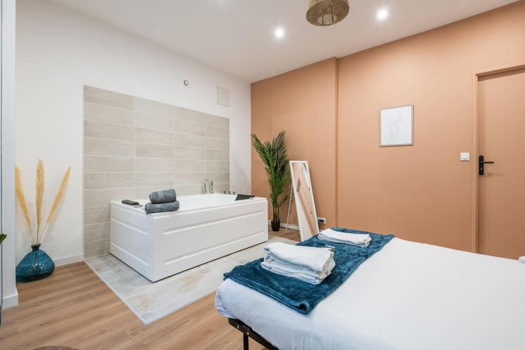 Charmant Cocon Avec Jacuzzi - Bordeaux Centre Eksteriør billede