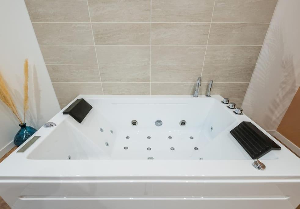 Charmant Cocon Avec Jacuzzi - Bordeaux Centre Eksteriør billede