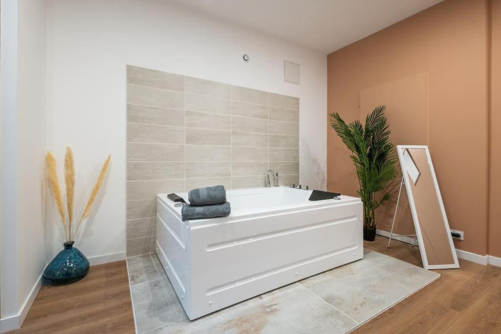 Charmant Cocon Avec Jacuzzi - Bordeaux Centre Eksteriør billede